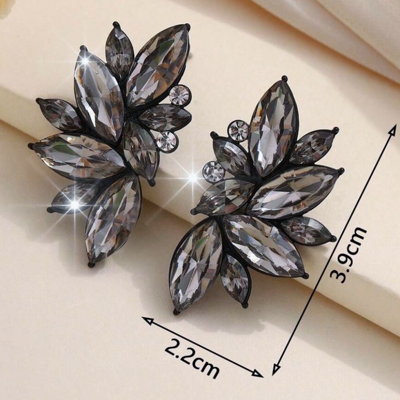 Any 4/$25! Gunmetal Gray Crystal Cluster Stud Earrings - Picture 3 of 5
